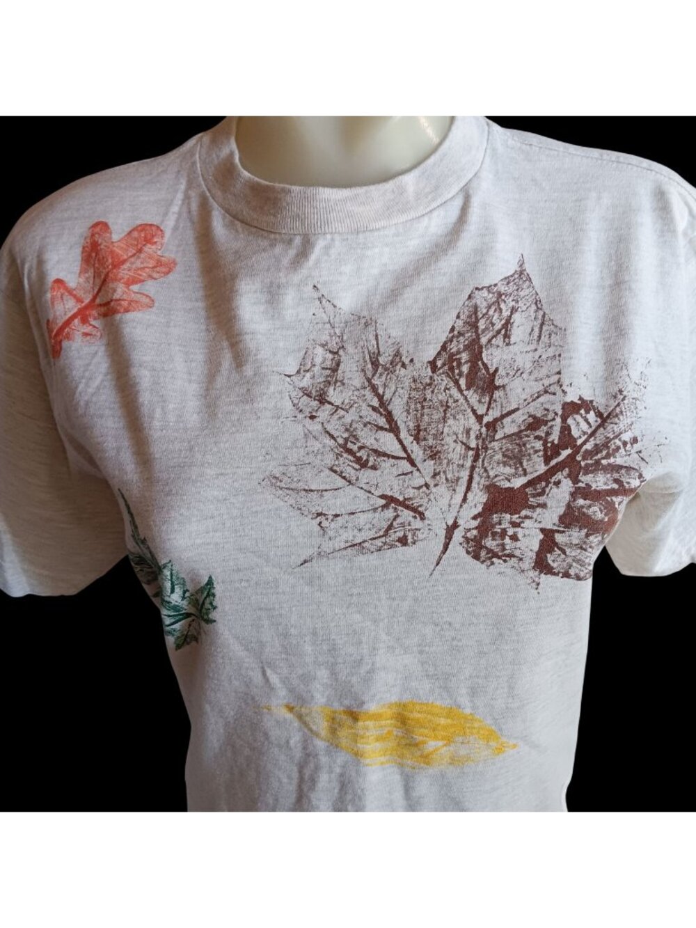 Fall Leaves AOP Vintage Women's T-shirt Small 1990's Willow Bay Minimal Mom